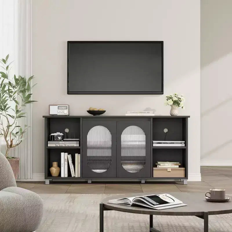 Meuble TV rustique pour téléviseur jusqu'à 70" avec portes en verre ondulé et étagères ouvertes pour salon