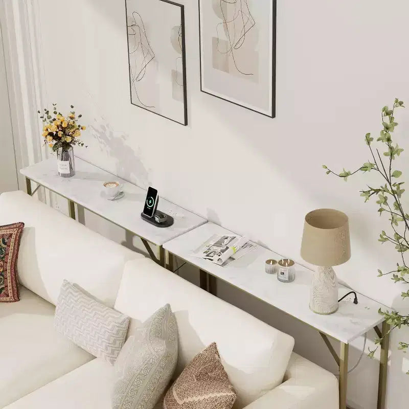 Console d'entrée moderne avec prises de chargement USB intégrées et table d'appoint derrière le canapé